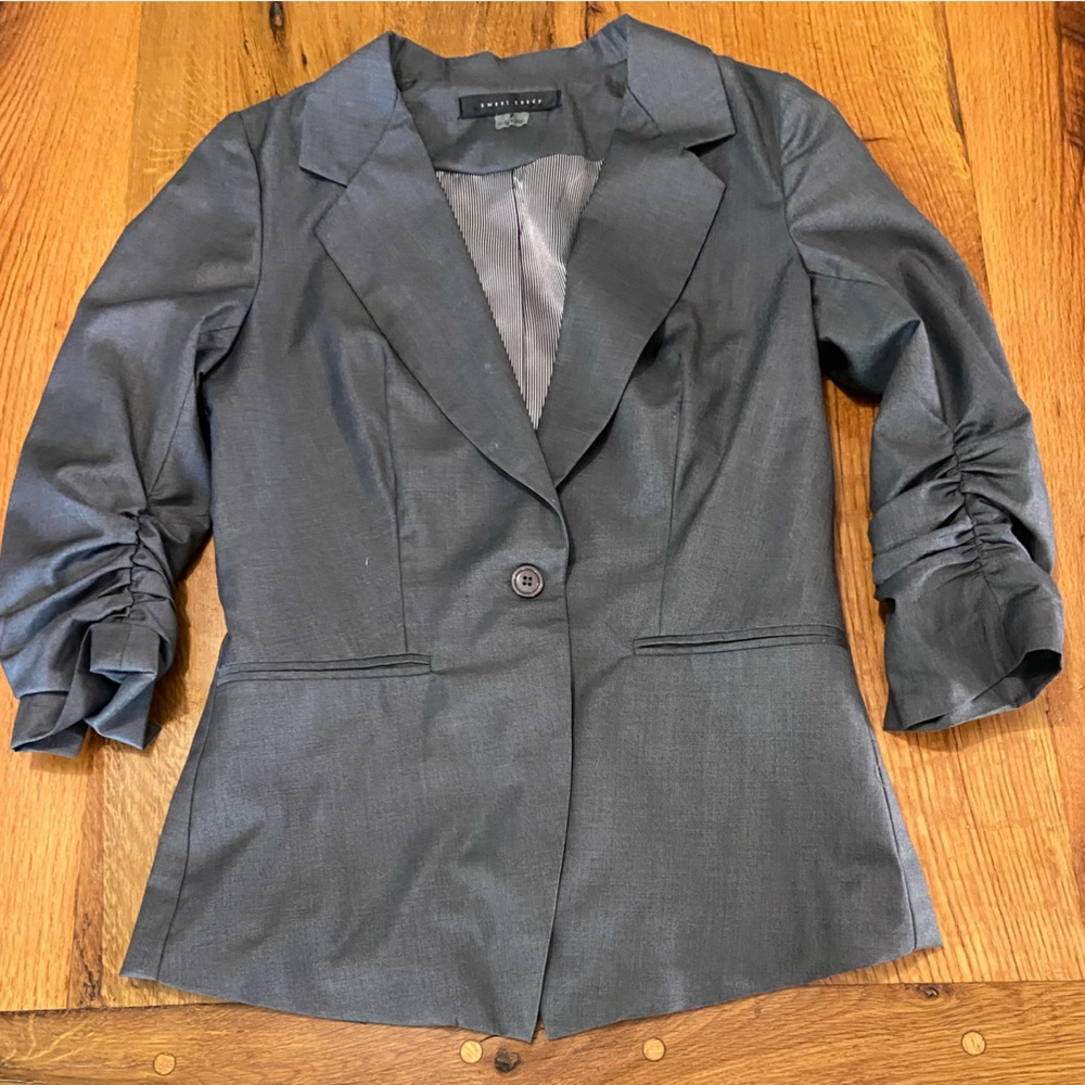 Sweet Candy Gray Blazer with Rushed Sleeves and Striped Lining, Size Medium